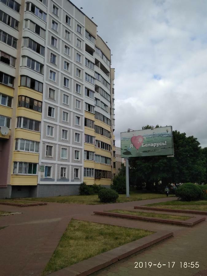 Комната Для Гостей Рядом С Станцией Метро Каменная Горка Minsk Exterior foto